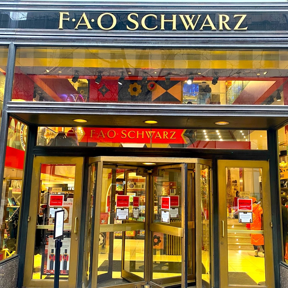 FAO SCHWARZ  Iconic Bear Hand Sanitizer Holder